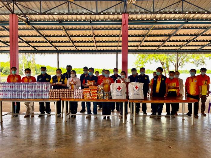 นายอำเภอวานรนิวาส ดำเนินการออกตรวจความเรียบร้อยศูนย์กักตัวฯ (Local Quarantine) และเยี่ยมให้กำลังใจพร้อมมอบถุงยังชีพให้ผู้กักตัวกลุ่มเสี่ยงสูง 